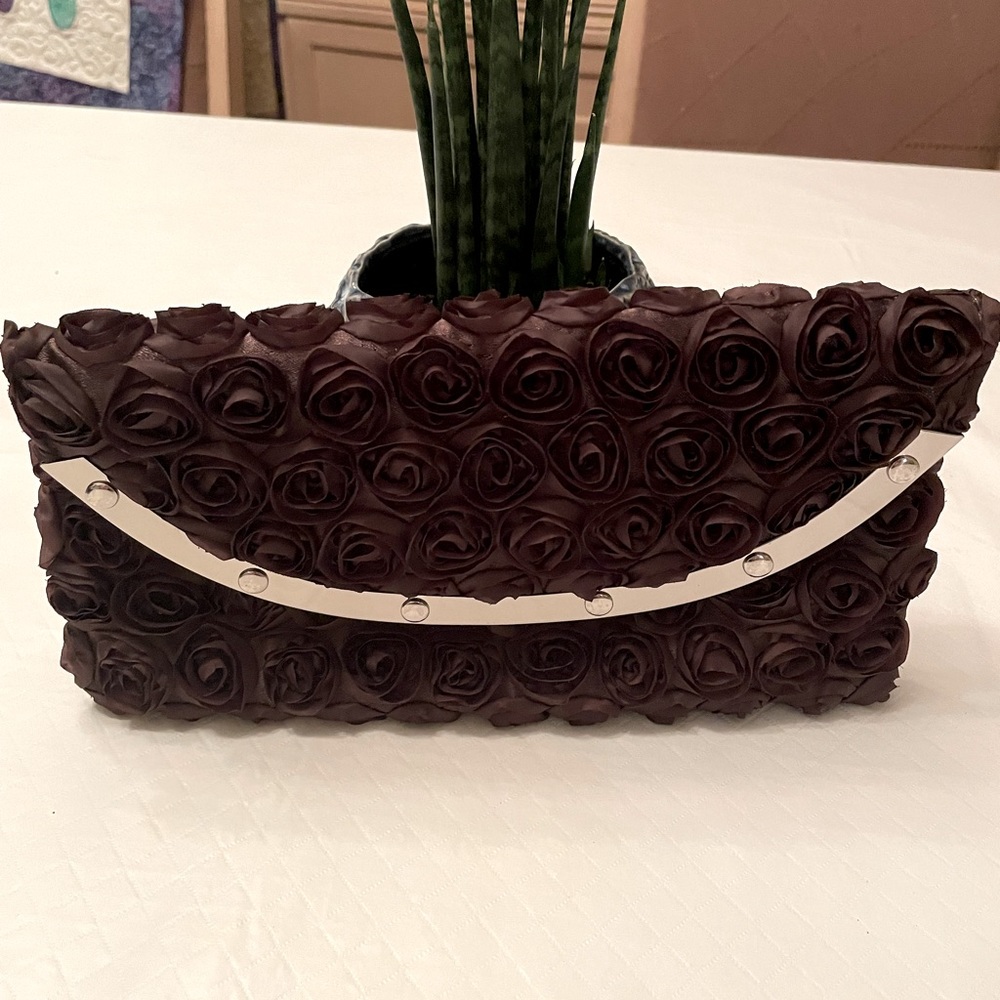 ⬇️27⬇️$21 Brown evening clutch Purse with flower  🌺 blossoms. NWOT necklace set